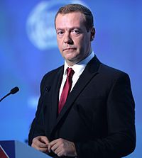 Медведев одобрил идею повышения пенсионного возраста для депутатов